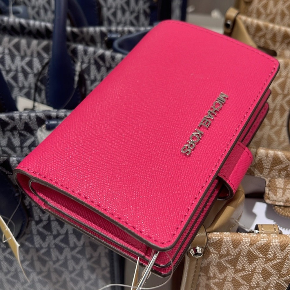 Michael Kors Medium Saffiano Leather Bifold Wallet
NWT - Picture 8 of 16